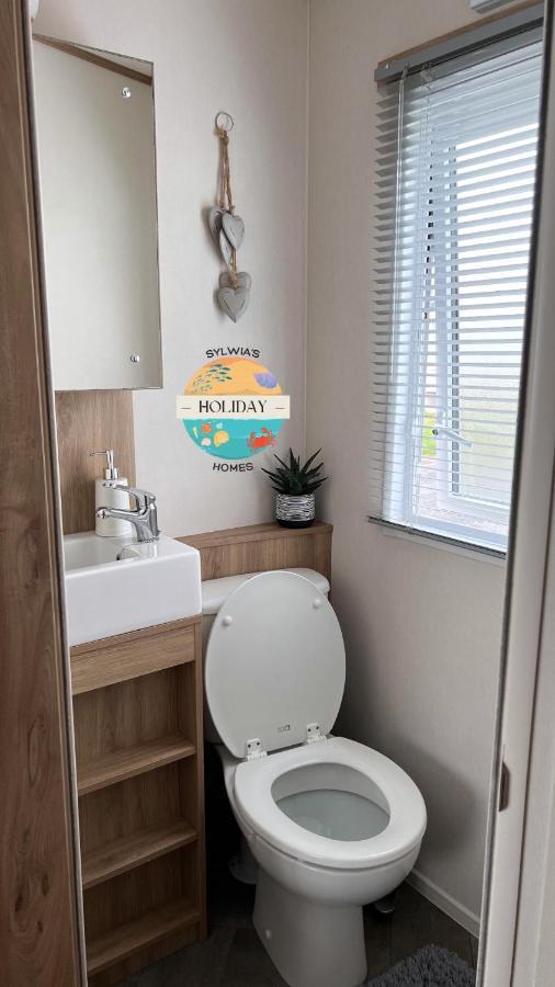 Field View - Martello Beach - Sylwia'S Holiday Homes Jaywick Sands Exterior foto