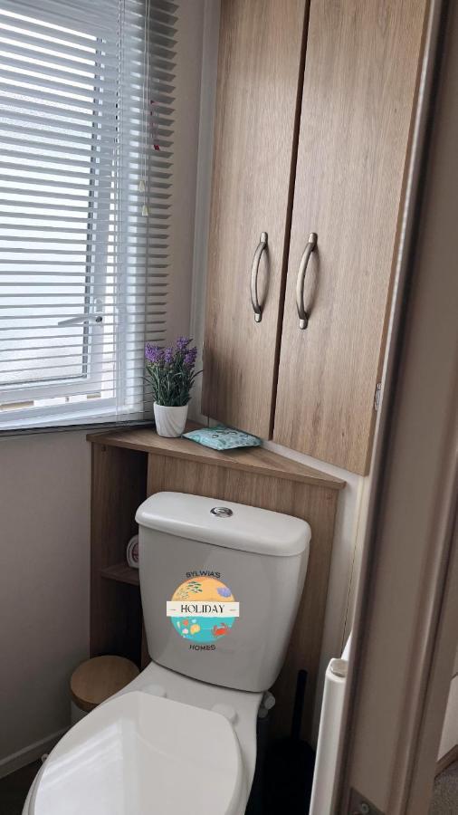Field View - Martello Beach - Sylwia'S Holiday Homes Jaywick Sands Exterior foto