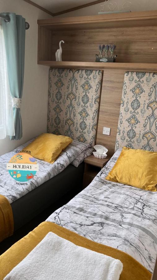 Field View - Martello Beach - Sylwia'S Holiday Homes Jaywick Sands Exterior foto